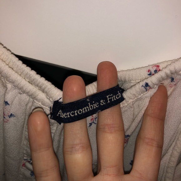 Abercrombie and Fitch off the shoulder crop top - Picture 6 of 7